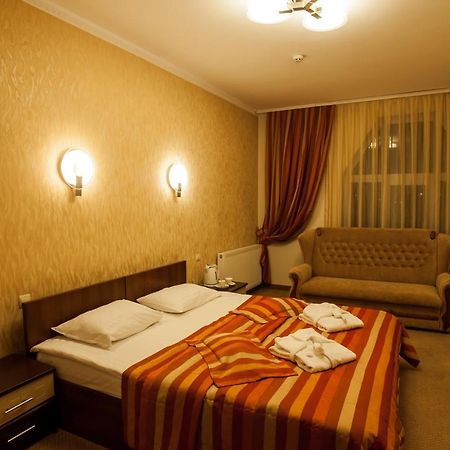Maria Garden Hotel & Restaurant Ivano-Frankivsk Exterior photo