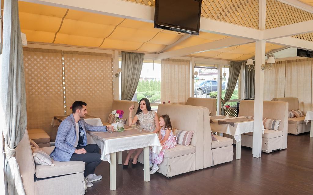 Maria Garden Hotel & Restaurant Ivano-Frankivsk Exterior photo