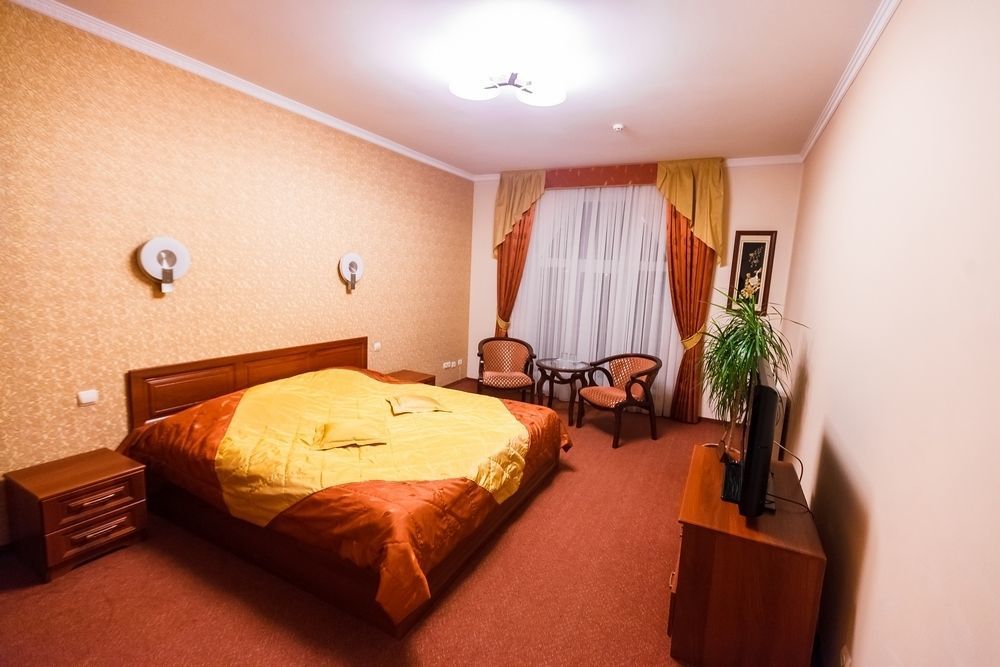 Maria Garden Hotel & Restaurant Ivano-Frankivsk Exterior photo