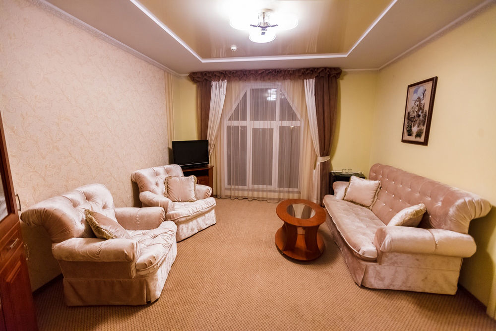 Maria Garden Hotel & Restaurant Ivano-Frankivsk Exterior photo
