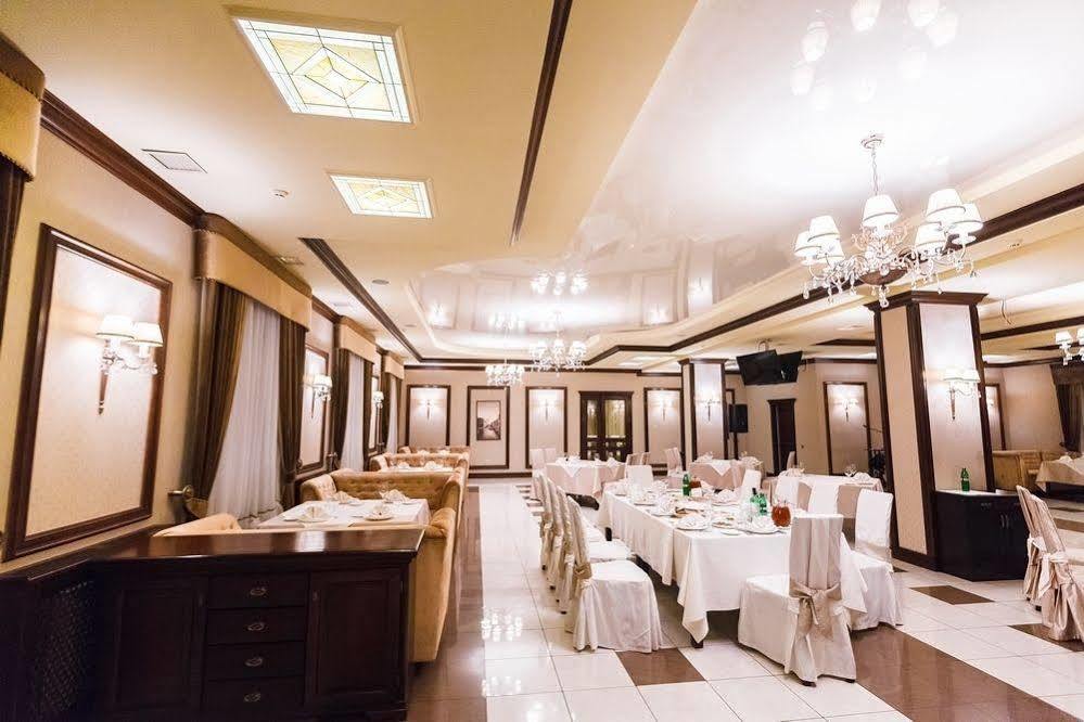Maria Garden Hotel & Restaurant Ivano-Frankivsk Exterior photo