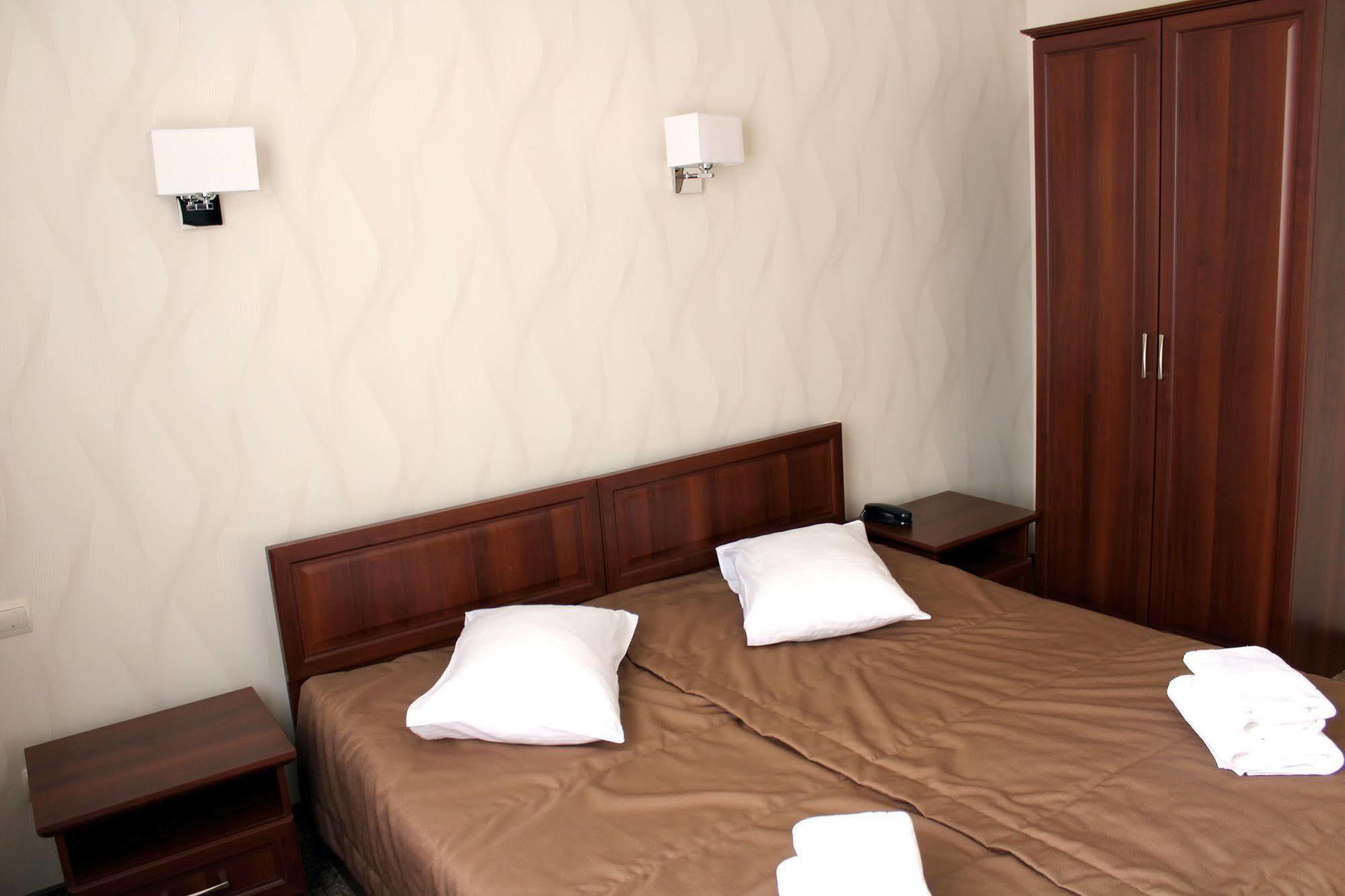 Maria Garden Hotel & Restaurant Ivano-Frankivsk Exterior photo