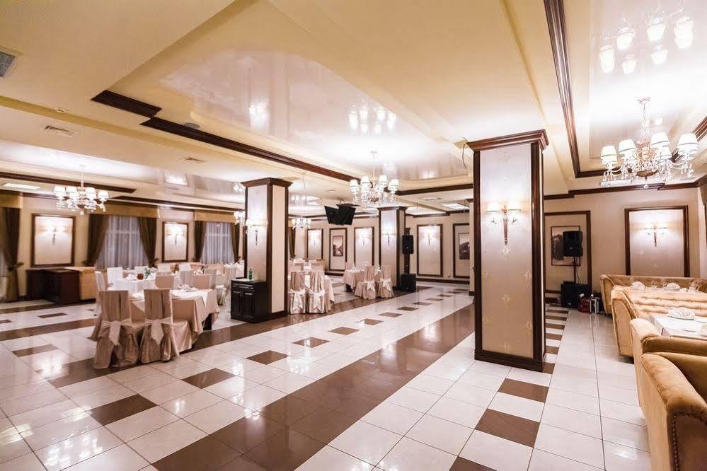 Maria Garden Hotel & Restaurant Ivano-Frankivsk Exterior photo
