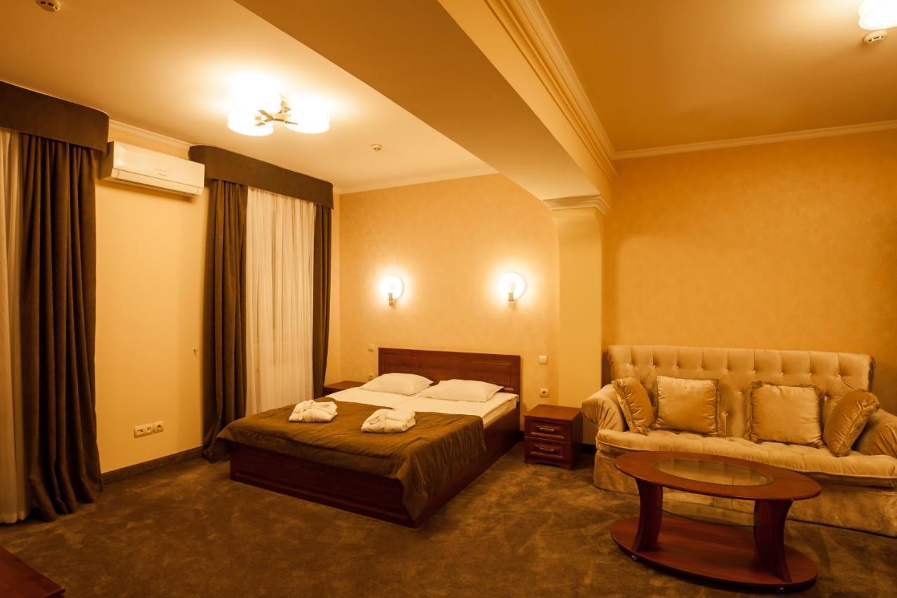 Maria Garden Hotel & Restaurant Ivano-Frankivsk Exterior photo