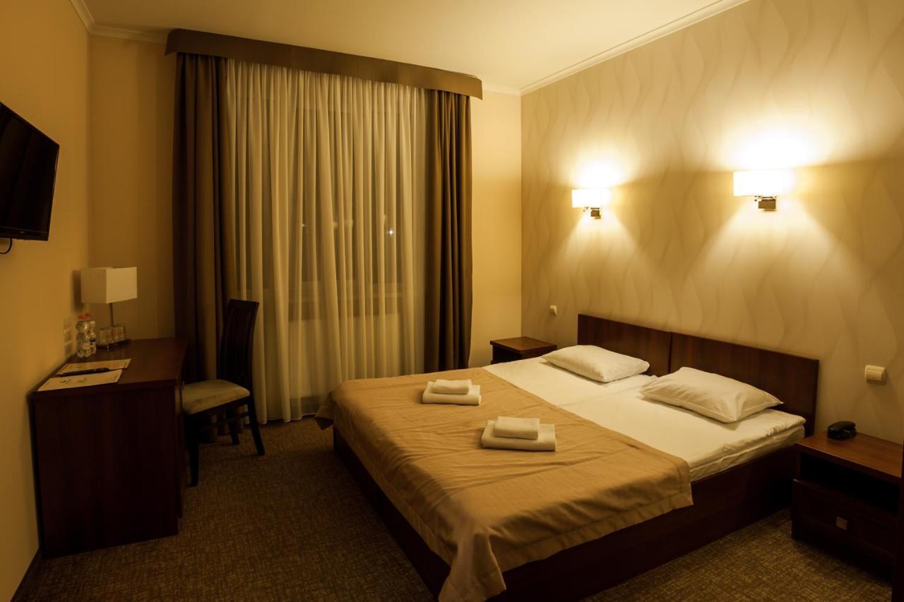 Maria Garden Hotel & Restaurant Ivano-Frankivsk Exterior photo