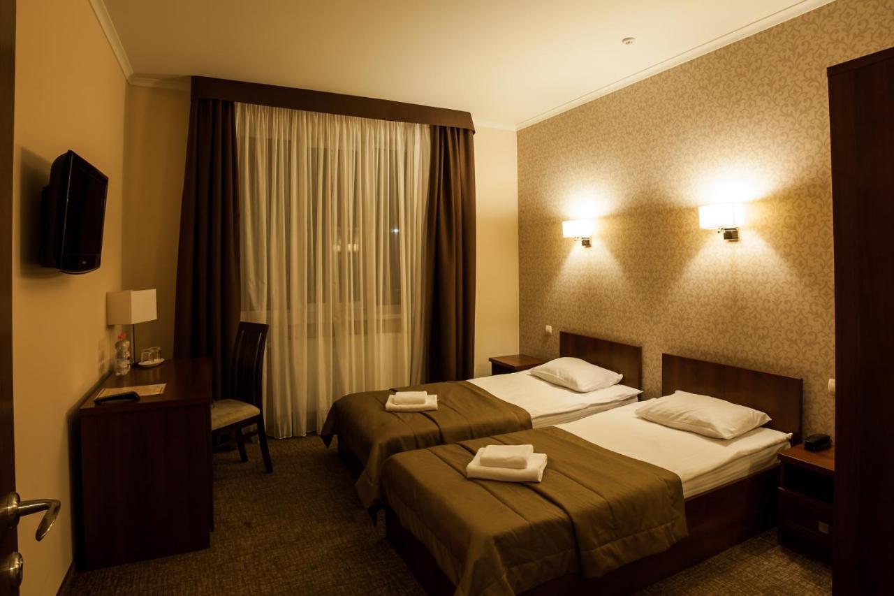 Maria Garden Hotel & Restaurant Ivano-Frankivsk Exterior photo