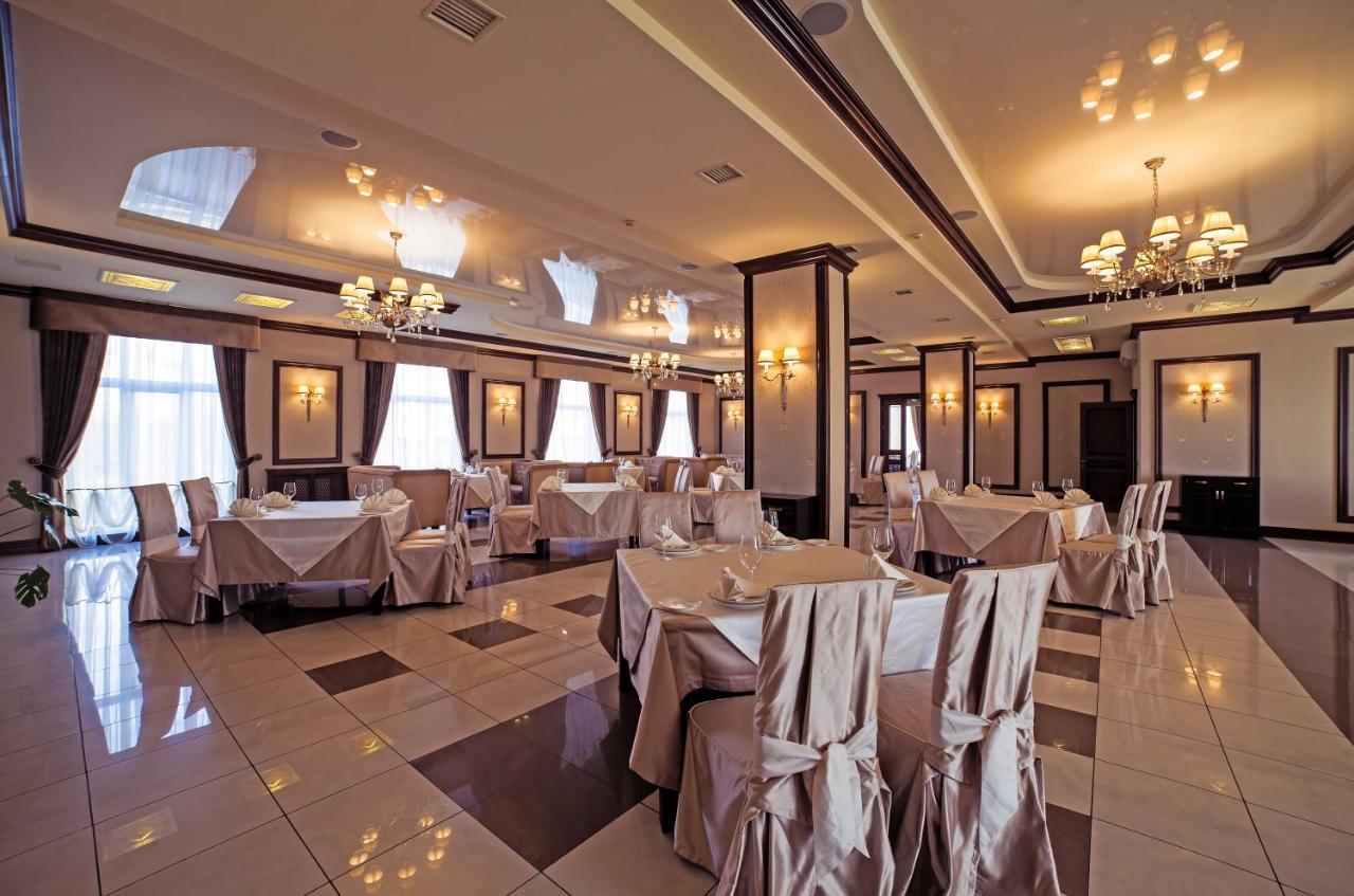 Maria Garden Hotel & Restaurant Ivano-Frankivsk Exterior photo