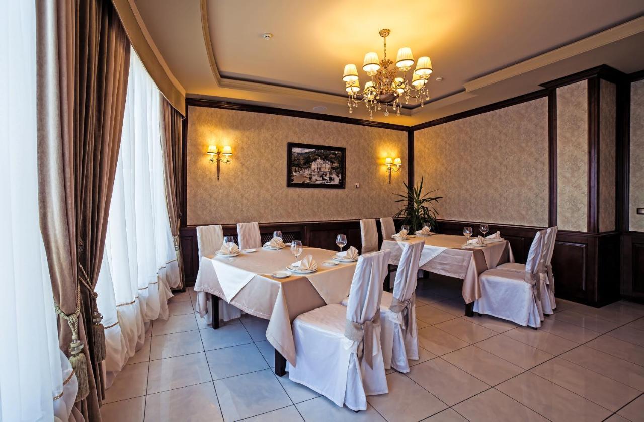 Maria Garden Hotel & Restaurant Ivano-Frankivsk Exterior photo