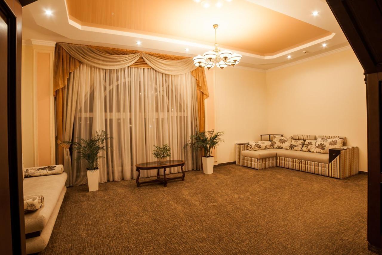 Maria Garden Hotel & Restaurant Ivano-Frankivsk Exterior photo