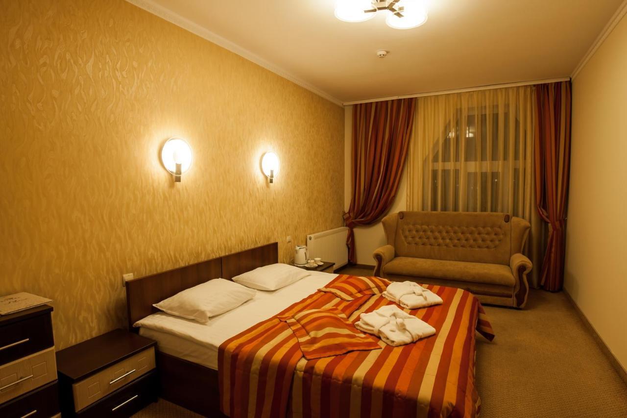 Maria Garden Hotel & Restaurant Ivano-Frankivsk Exterior photo