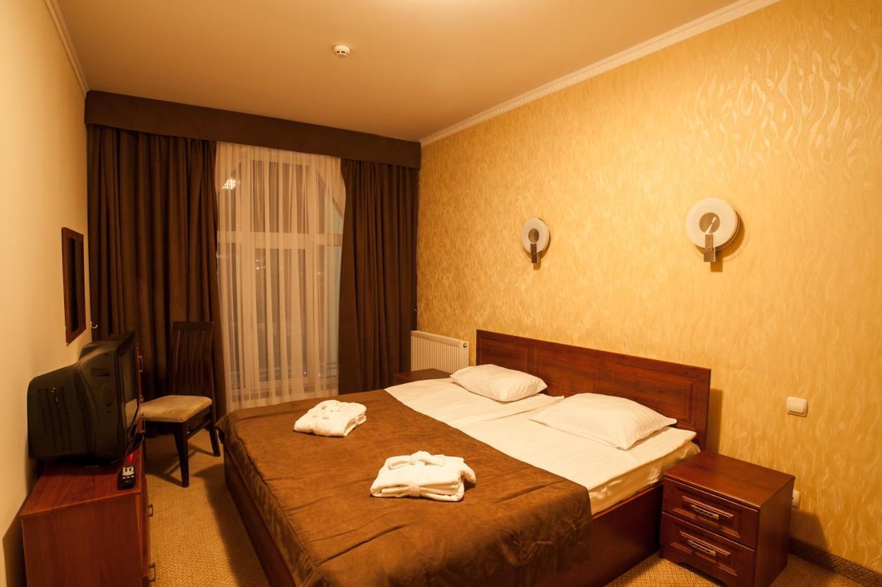 Maria Garden Hotel & Restaurant Ivano-Frankivsk Exterior photo